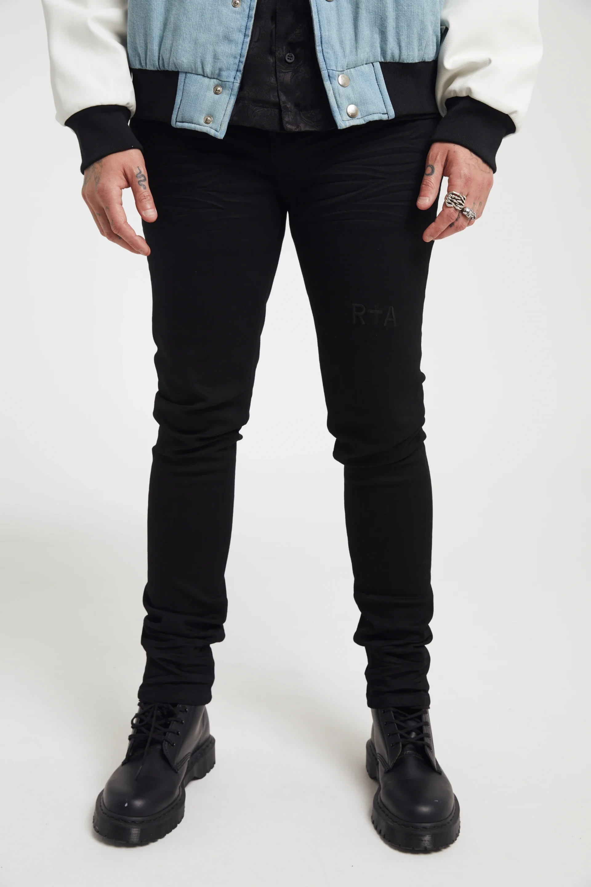 BRYANT SKINNY JEAN | BLACK LOGO - Image 4