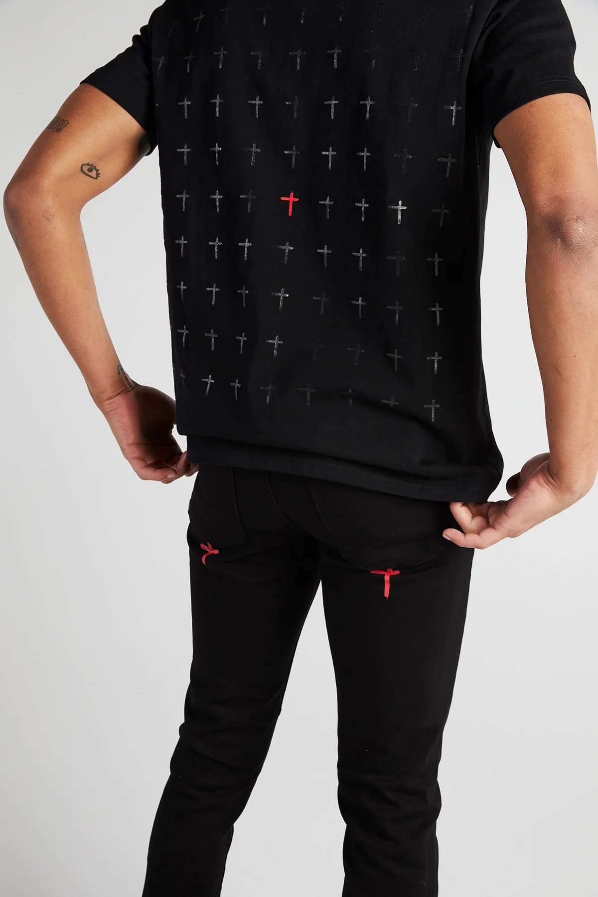 LIAM TEE | BLACK RED RIP CROSS - Image 4