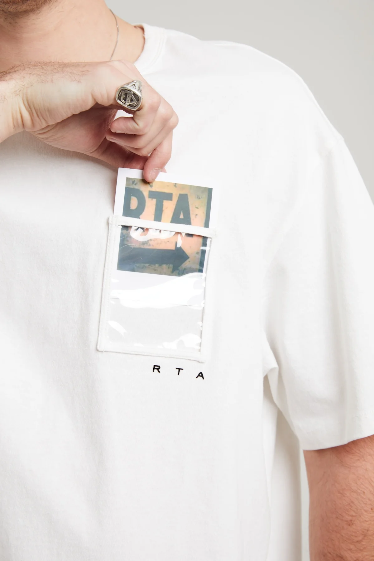 PHOTO POCKET TEE | WHITE PHOTO - Image 6