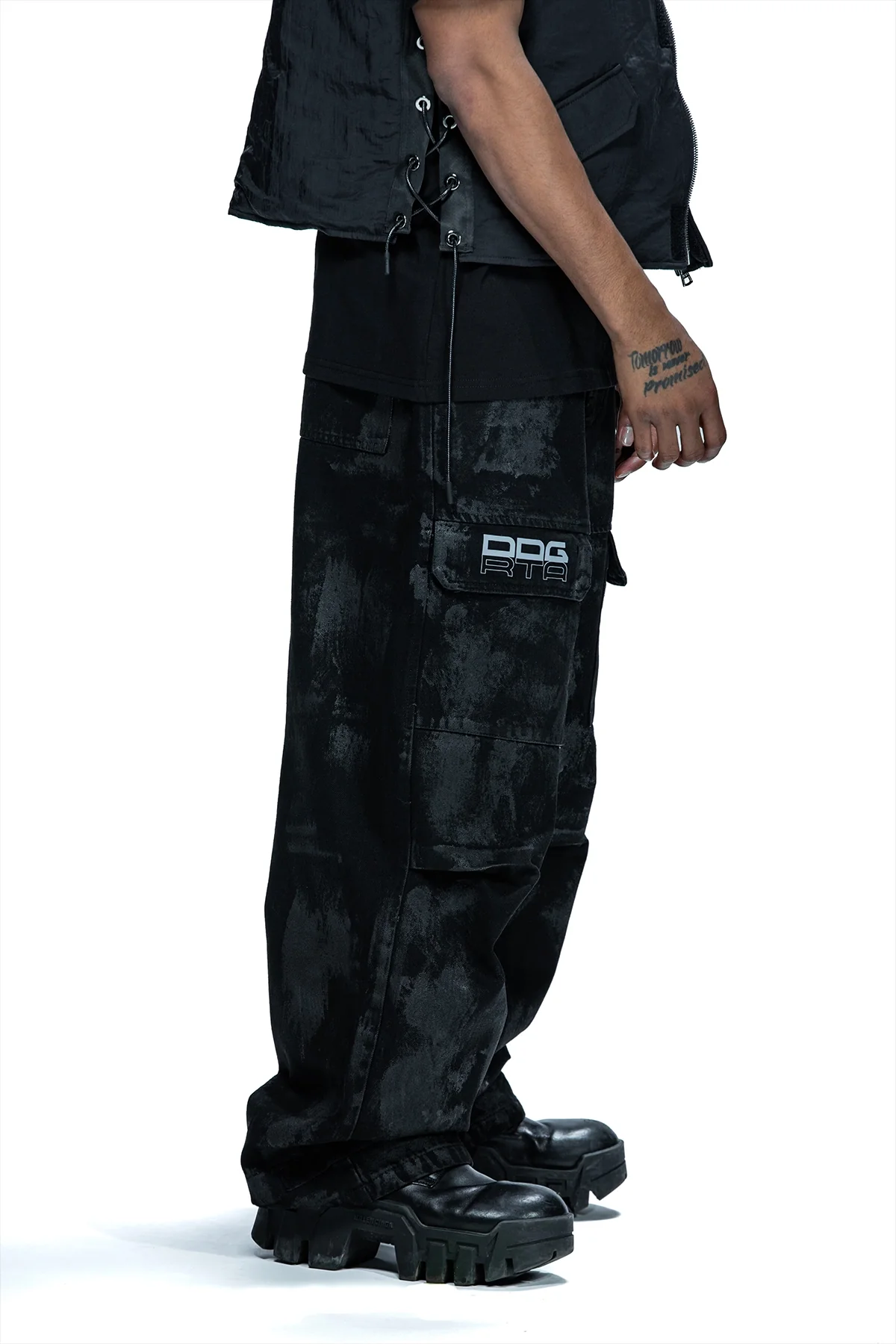 RTA X DDG WYLIE CARGO JEAN | BLACK WAX COATED DDG - Image 7