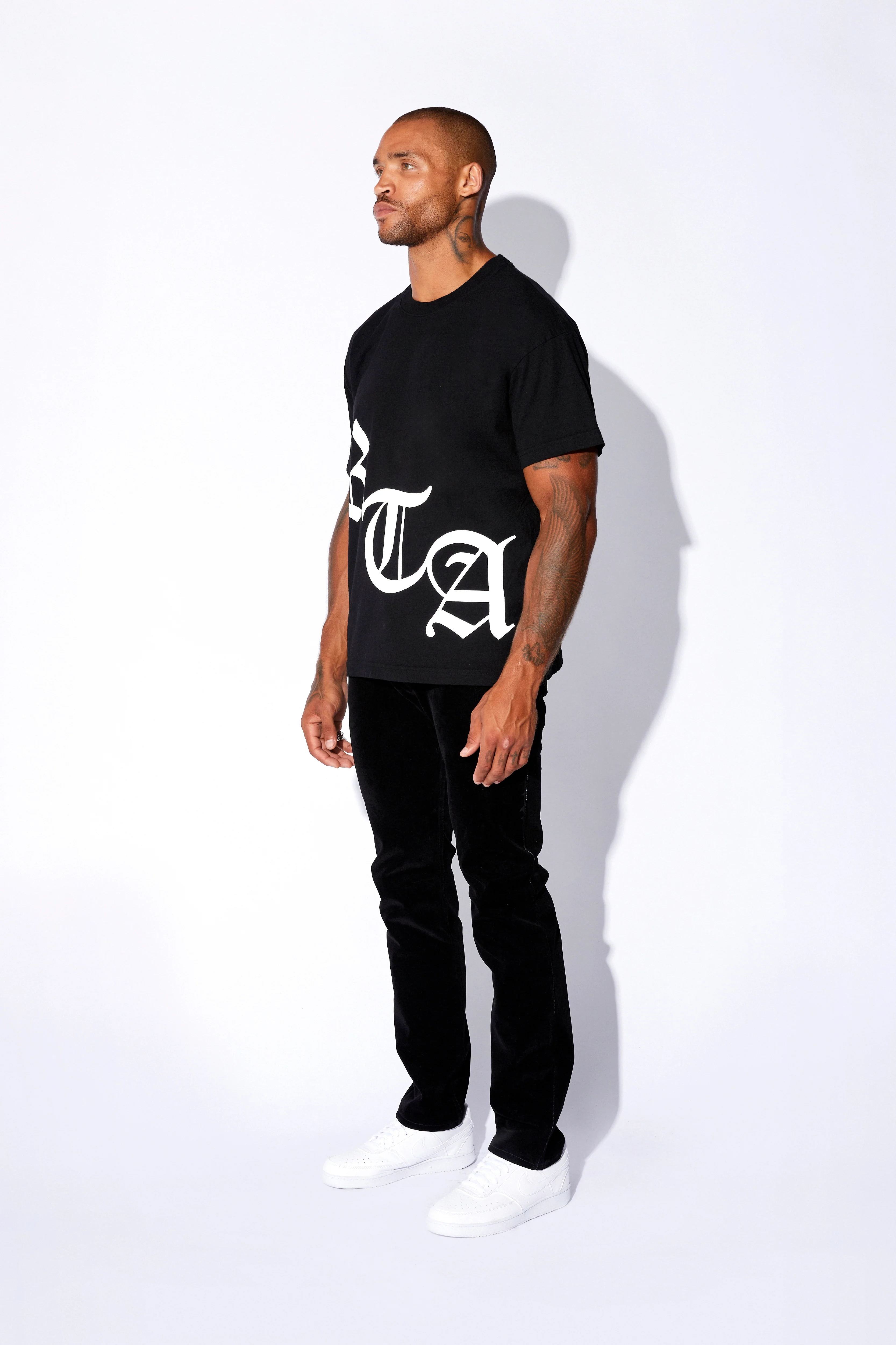 COLIN SHORT SLEEVE TEE | BLACK OLD ENGLISH - Image 3